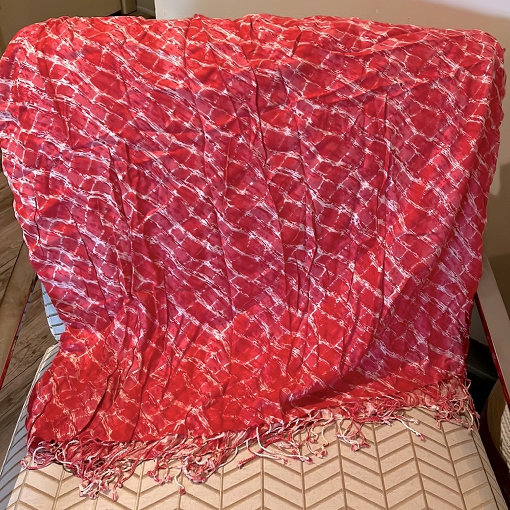Red/pink and white tie-dye pashmina style scarf